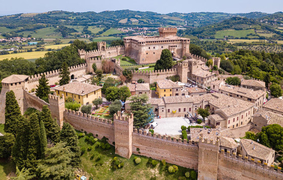 السياحة في إيطاليا.. زوروا أشهر القلاع الجاذبة لعشاق التاريخ صورة رقم 4