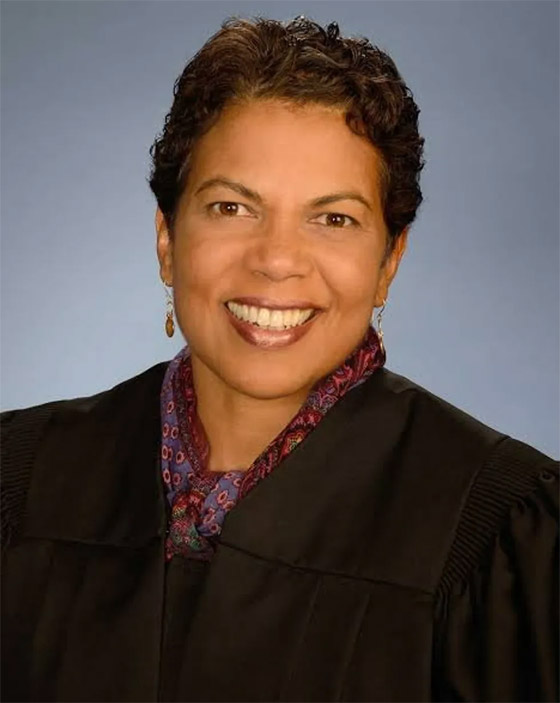 كيف تم اختيار القاضية التي سيمثل الرئيس الأمريكي ترامب أمامها؟ صورة رقم 12 كيف تم اختيار القاضية التي سيمثل الرئيس الأمريكي ترامب أمامها؟ صورة رقم 12