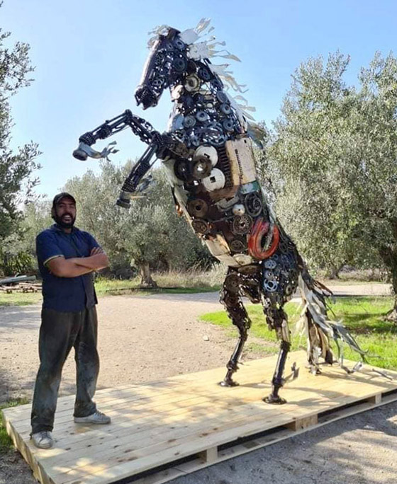 رغم الأمية ومصاعب الحياة.. تونسي يحول الخردة إلى أعمال فنية.. صور صورة رقم 6