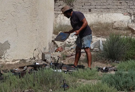 رغم الأمية ومصاعب الحياة.. تونسي يحول الخردة إلى أعمال فنية.. صور صورة رقم 3