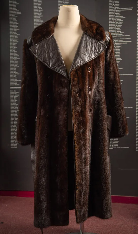 مصنوع من فراء المنك.. بيع معطف لـ إلفيس بريسلي في مزاد.. ما سعره؟ صورة رقم 6