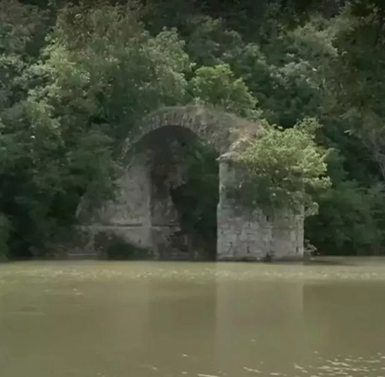 ‎مؤرخ يكتشف موقع الجسر السري في لوحة الموناليزا صورة رقم 2