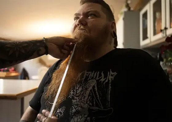 فيديو وصور: امرأة أمريكية تحطم الرقم القياسي بأطول لحية في العالم صورة رقم 7