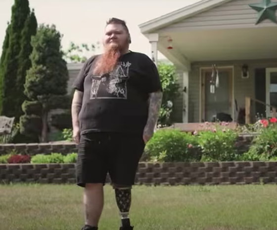 فيديو وصور: امرأة أمريكية تحطم الرقم القياسي بأطول لحية في العالم صورة رقم 8