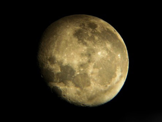 ذهب وثروات نادرة.. صراع بين القوى الكبرى على معادن القمر صورة رقم 4