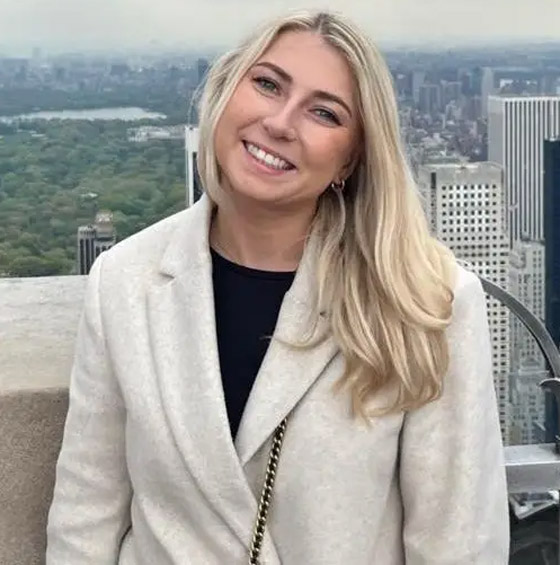 على متن طائرة.. اشترت كل 