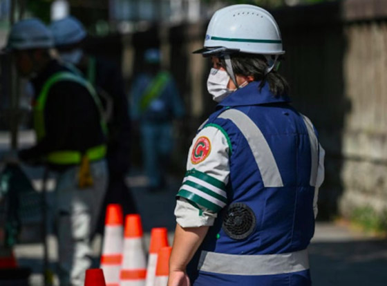 اليابانيون يستخدمون التقنية القابلة للارتداء للتغلب على حرارة الصيف صورة رقم 3
