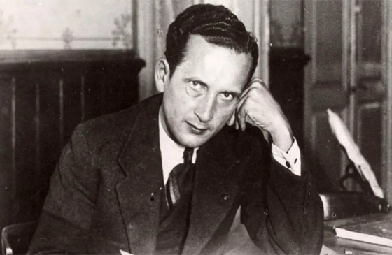 هكذا أصبح متحايل روسي ملكا على دولة أوروبية لبضعة أيام..! صورة رقم 4 هكذا أصبح متحايل روسي ملكا على دولة أوروبية لبضعة أيام..! صورة رقم 4