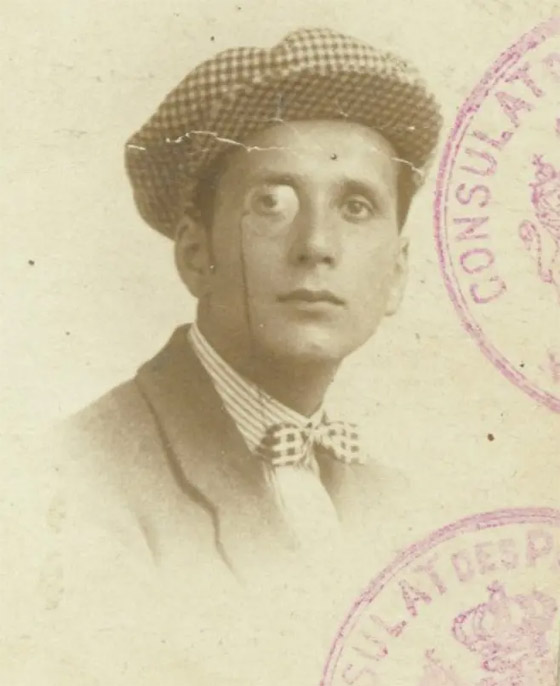 هكذا أصبح متحايل روسي ملكا على دولة أوروبية لبضعة أيام..! صورة رقم 2 هكذا أصبح متحايل روسي ملكا على دولة أوروبية لبضعة أيام..! صورة رقم 2