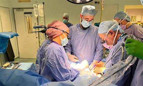 أخت تبرعت لشقيقتها.. نجاح أول عملية زراعة رحم في بريطانيا! فيديو صورة رقم 1 أخت تبرعت لشقيقتها.. نجاح أول عملية زراعة رحم في بريطانيا! فيديو صورة رقم 1