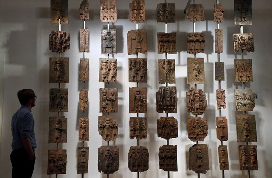 فضيحة بمتحف بريطانيا.. موظف سرق على مدى سنوات 2000 قطعة أثرية صورة رقم 2 فضيحة بمتحف بريطانيا.. موظف سرق على مدى سنوات 2000 قطعة أثرية صورة رقم 2