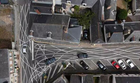 بلدة فرنسية تضبط حدود السرعة على الطرق.. بطريقة بلدة فرنسية تضبط حدود السرعة على الطرق.. بطريقة