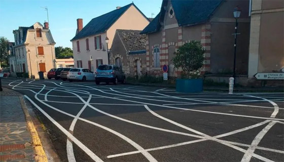 بلدة فرنسية تضبط حدود السرعة على الطرق.. بطريقة بلدة فرنسية تضبط حدود السرعة على الطرق.. بطريقة