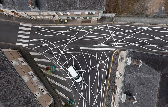 بلدة فرنسية تضبط حدود السرعة على الطرق.. بطريقة بلدة فرنسية تضبط حدود السرعة على الطرق.. بطريقة