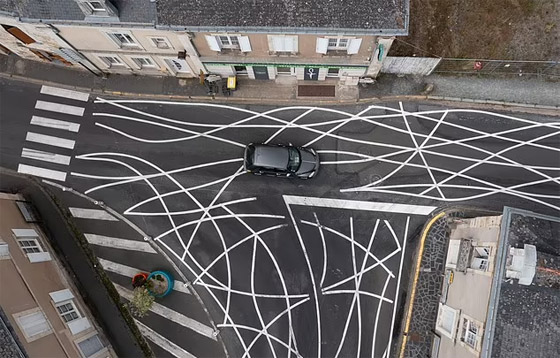 بلدة فرنسية تضبط حدود السرعة على الطرق.. بطريقة بلدة فرنسية تضبط حدود السرعة على الطرق.. بطريقة