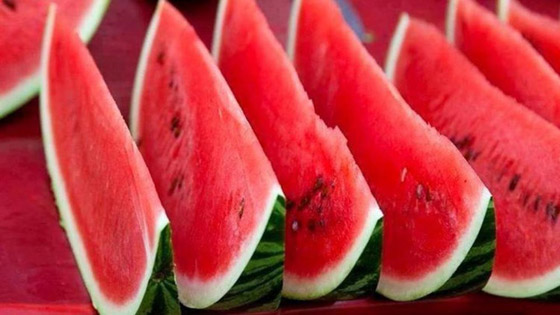 البطيخ.. وصفة طبيعية للعناية بالبشرة والشعر صورة رقم 3