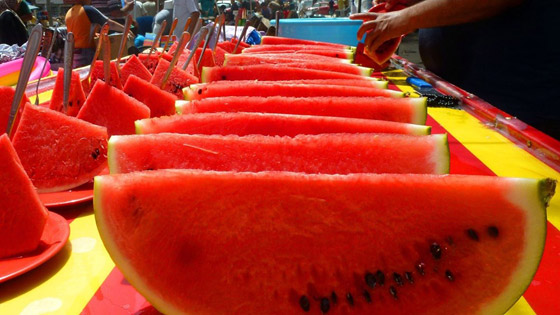 البطيخ.. وصفة طبيعية للعناية بالبشرة والشعر صورة رقم 5