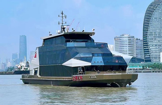 تدشين أول سفينة سياحية تعمل بالكهرباء في شنغهاي صورة رقم 1