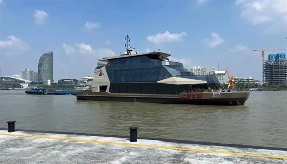 تدشين أول سفينة سياحية تعمل بالكهرباء في شنغهاي صورة رقم 2