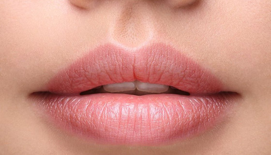كيف تتخلصين من تجاعيد الشفاه بعيداً عن العلاجات التجميلية صورة رقم 4