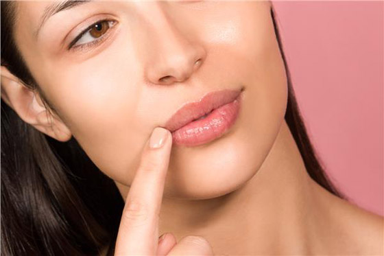كيف تتخلصين من تجاعيد الشفاه بعيداً عن العلاجات التجميلية صورة رقم 2