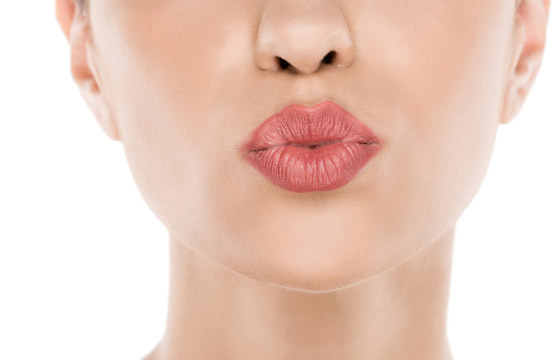 كيف تتخلصين من تجاعيد الشفاه بعيداً عن العلاجات التجميلية صورة رقم 7 كيف تتخلصين من تجاعيد الشفاه بعيداً عن العلاجات التجميلية صورة رقم 7
