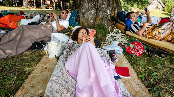 عليك الاستلقاء فقط! 7 متسابقين يتنافسون للحصول على لقب 