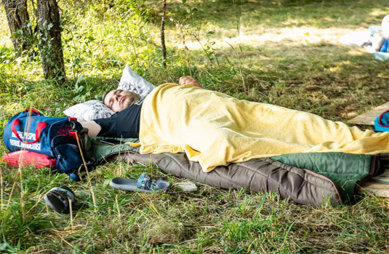 عليك الاستلقاء فقط! 7 متسابقين يتنافسون للحصول على لقب 