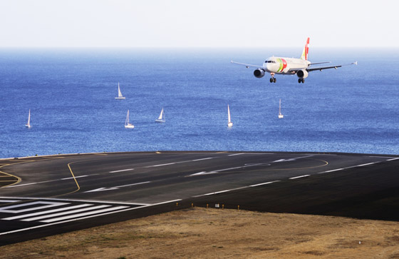 مطار على قمة جبل وآخر عند حافة البحر.. أخطر 6 مطارات في العالم صورة رقم 3
