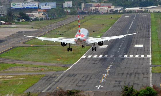 مطار على قمة جبل وآخر عند حافة البحر.. أخطر 6 مطارات في العالم صورة رقم 5