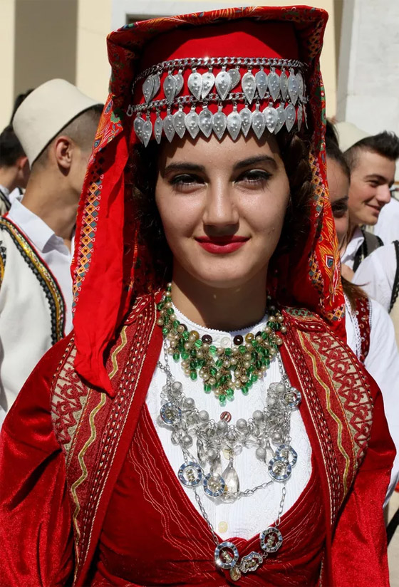 يوم الجمال العالمي: صور جمال الأزياء الوطنية بدول العالم بينها ليبيا وفلسطين صورة رقم 6 يوم الجمال العالمي: صور جمال الأزياء الوطنية بدول العالم بينها ليبيا وفلسطين صورة رقم 6