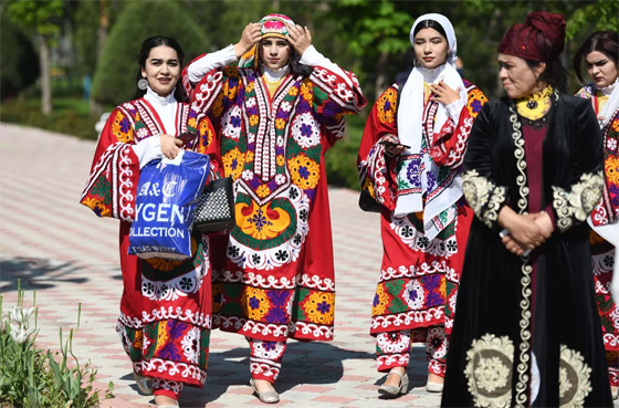 يوم الجمال العالمي: صور جمال الأزياء الوطنية بدول العالم بينها ليبيا وفلسطين صورة رقم 12 يوم الجمال العالمي: صور جمال الأزياء الوطنية بدول العالم بينها ليبيا وفلسطين صورة رقم 12