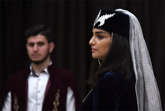 يوم الجمال العالمي: صور جمال الأزياء الوطنية بدول العالم بينها ليبيا وفلسطين صورة رقم 16 يوم الجمال العالمي: صور جمال الأزياء الوطنية بدول العالم بينها ليبيا وفلسطين صورة رقم 16