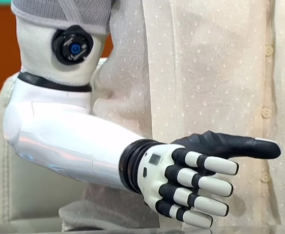 20% روبوت.. أول سيدة آلية تعمل بالذكاء الاصطناعي (فيديو وصور) صورة رقم 5