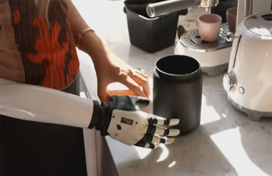 20% روبوت.. أول سيدة آلية تعمل بالذكاء الاصطناعي (فيديو وصور) صورة رقم 8