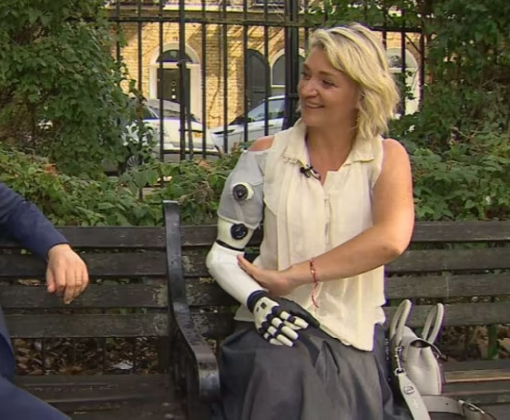 20% روبوت.. أول سيدة آلية تعمل بالذكاء الاصطناعي (فيديو وصور) صورة رقم 9