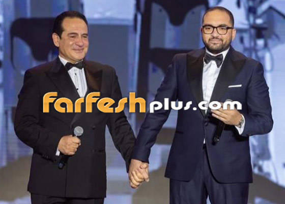 فيديو مؤثر: نجل محمد ثروت يقتحم المسرح متكأ على عكاز بسبب مرضه ويغني فيديو مؤثر: نجل محمد ثروت يقتحم المسرح متكأ على عكاز بسبب مرضه ويغني
