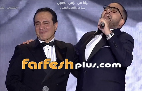فيديو مؤثر: نجل محمد ثروت يقتحم المسرح متكأ على عكاز بسبب مرضه ويغني فيديو مؤثر: نجل محمد ثروت يقتحم المسرح متكأ على عكاز بسبب مرضه ويغني