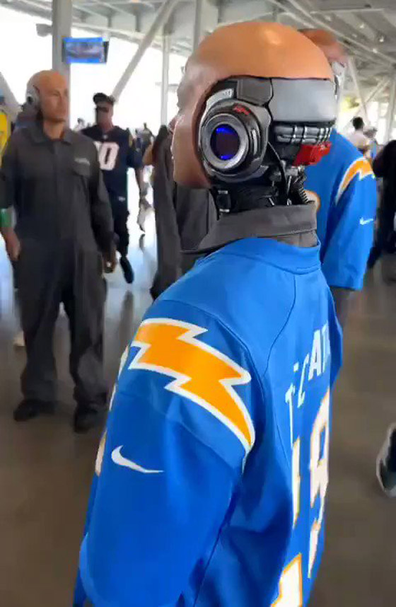 بالفيديو.. روبوتات 