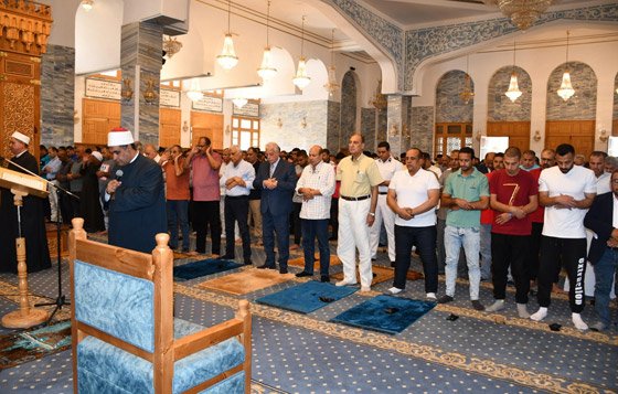 أمانة عامل نظافة مصري سلم 30 ألف دولار للأمن.. 