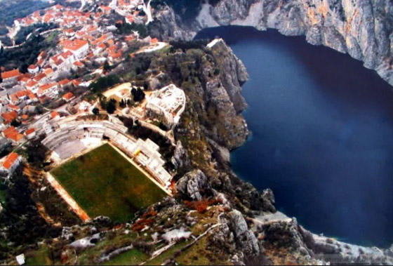 أغرب 10 ملاعب رياضية في العالم! صورة رقم 9