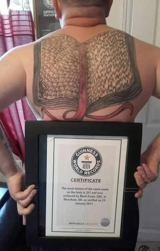بريطاني يدخل غينيس بسبب حُبه لابنته.. وشم اسمها 667 مرة على جسده! صورة رقم 3