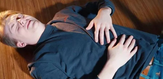 طالب يفقد جميع أطرافه بعد تناول بقايا وجبة صورة رقم 2