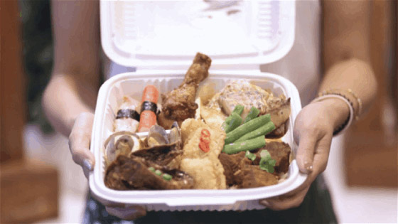 طالب يفقد جميع أطرافه بعد تناول بقايا وجبة صورة رقم 3