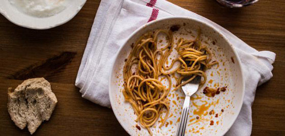 طالب يفقد جميع أطرافه بعد تناول بقايا وجبة صورة رقم 4