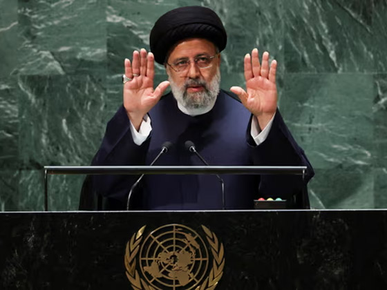 طرد مندوب إسرائيل من الأمم المتحدة.. رفع لافتة أثناء خطاب الرئيس الإيراني صورة رقم 2