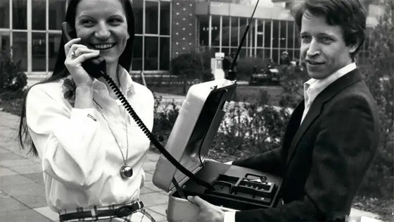 اختراع الهاتف المحمول.. ثورة ألغت المسافات وغيرت عالم الاتصالات صورة رقم 2