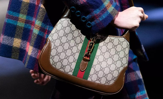 حقائب يد فاخرة.. حملت أسماء نساء شهيرات صورة رقم 1