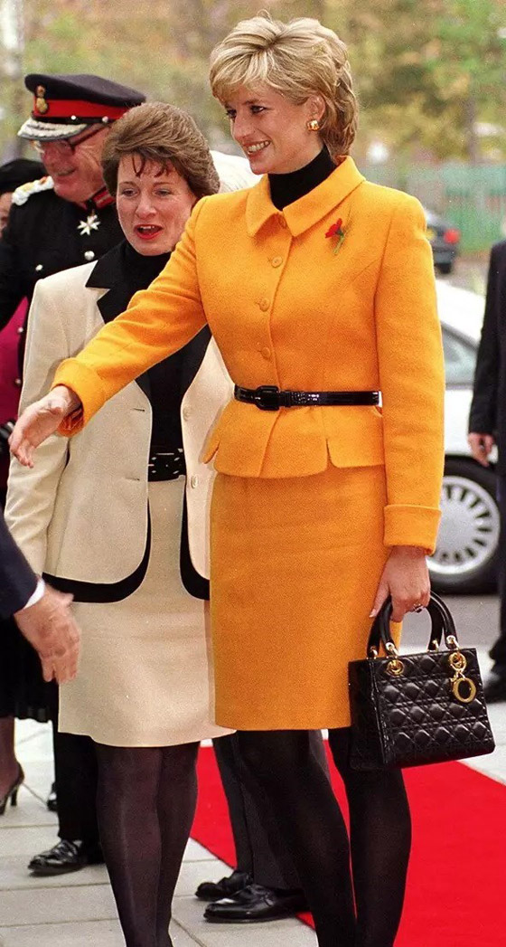 حقائب يد فاخرة.. حملت أسماء نساء شهيرات صورة رقم 4