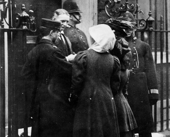 منهم تخلص من العبودية خلاله.. أغرب الأشياء التي تم إرسالها عبر البريد صورة رقم 3